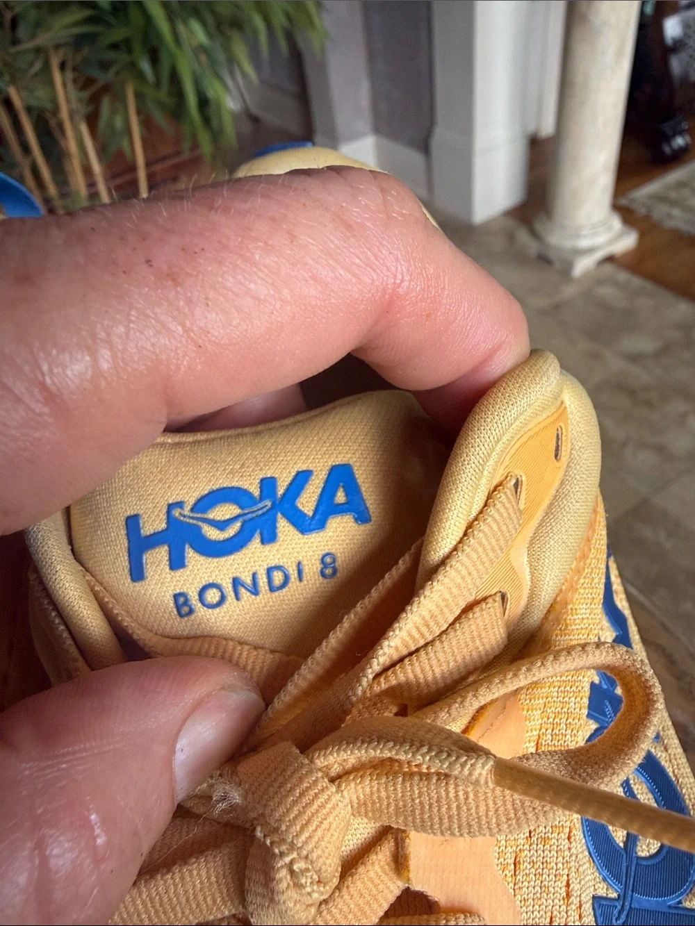 HOKA women’s BONDI 8 running shoe good condition size 8 1/2